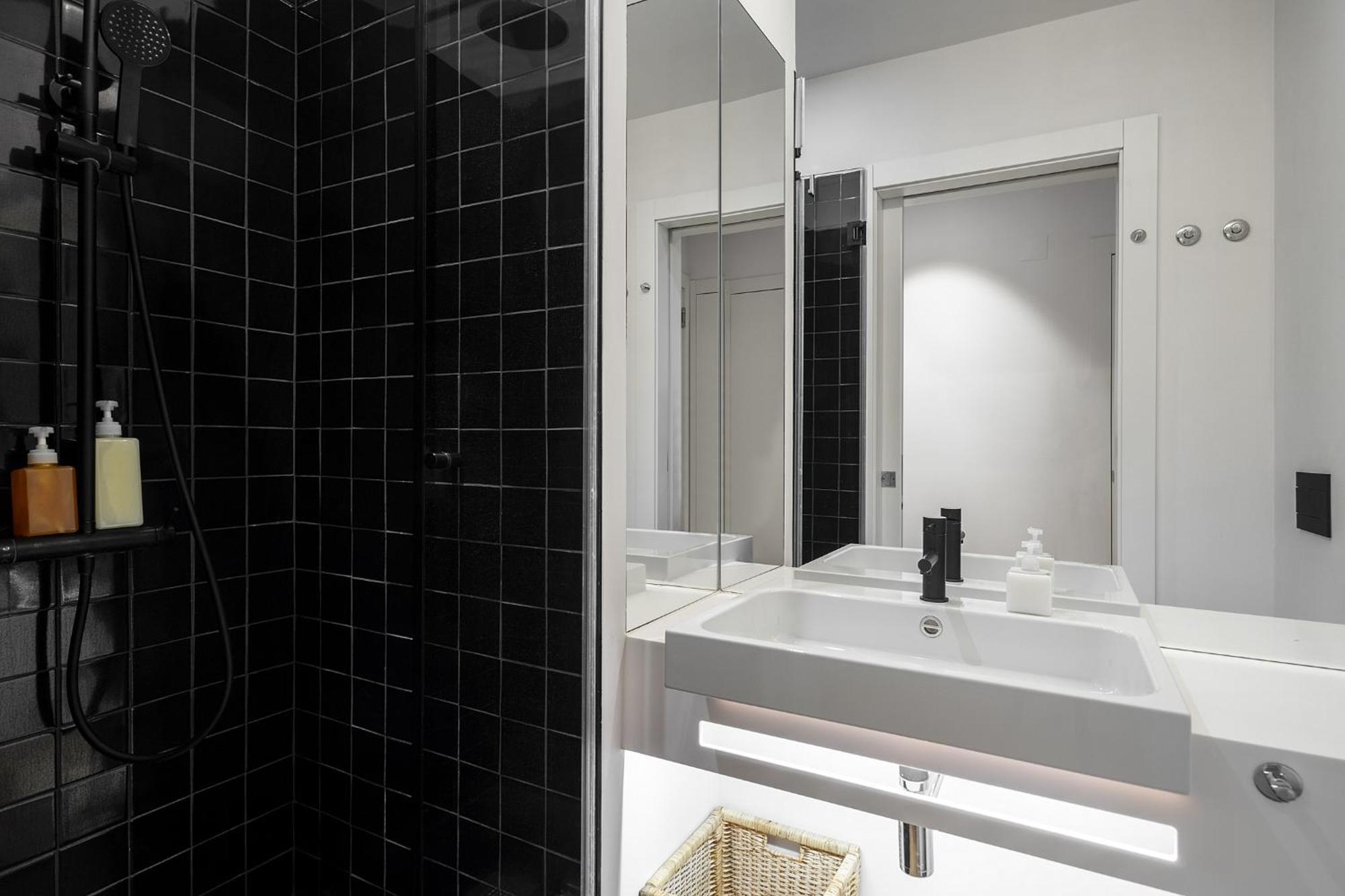 Whome Urban Elegance: A Modern Haven In Lisbon's Heart Apartment *