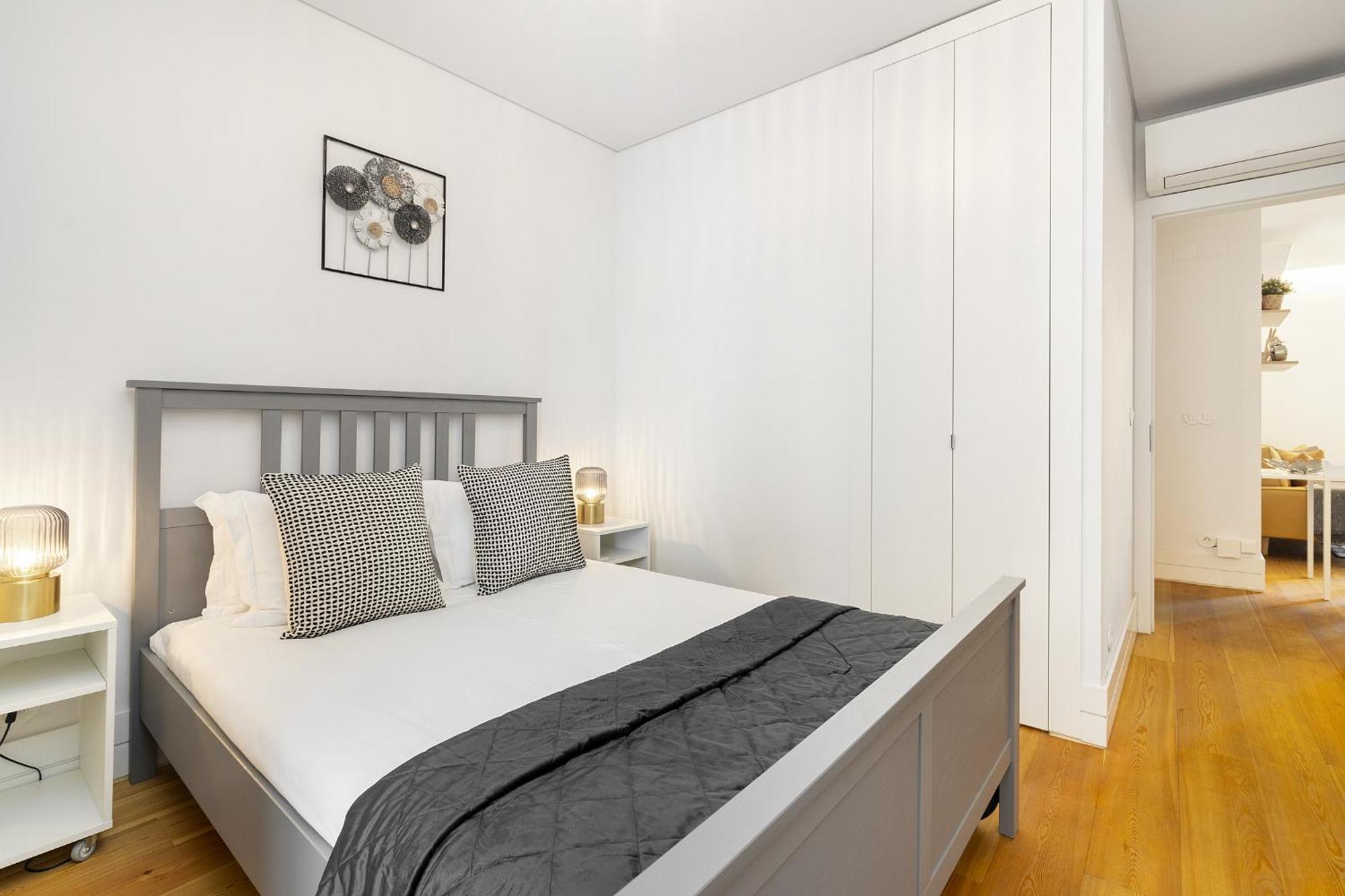 Whome Urban Elegance: A Modern Haven In Lisbon's Heart *